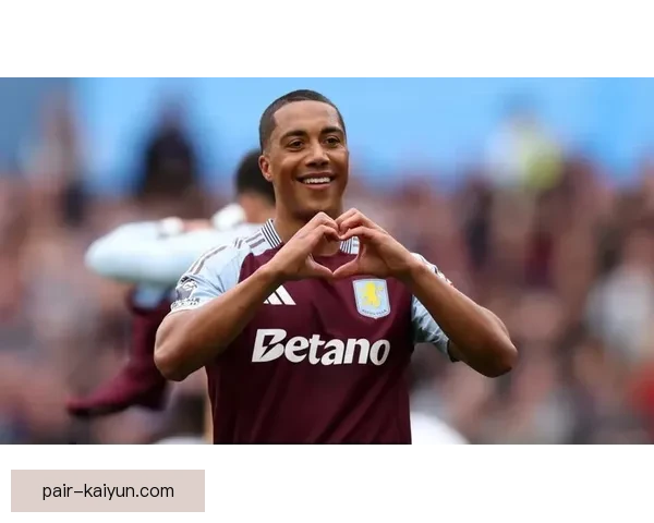 维拉中场组织能力持续提升，本赛季推进效率与传球成功率稳步增强